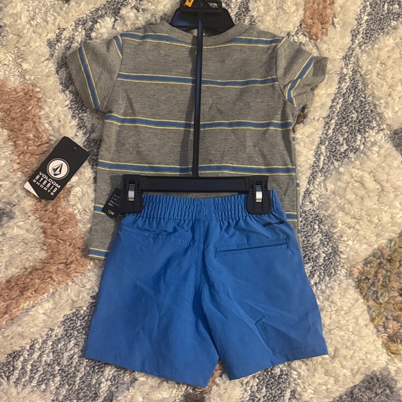 Volcom Set - Picture 4 of 4